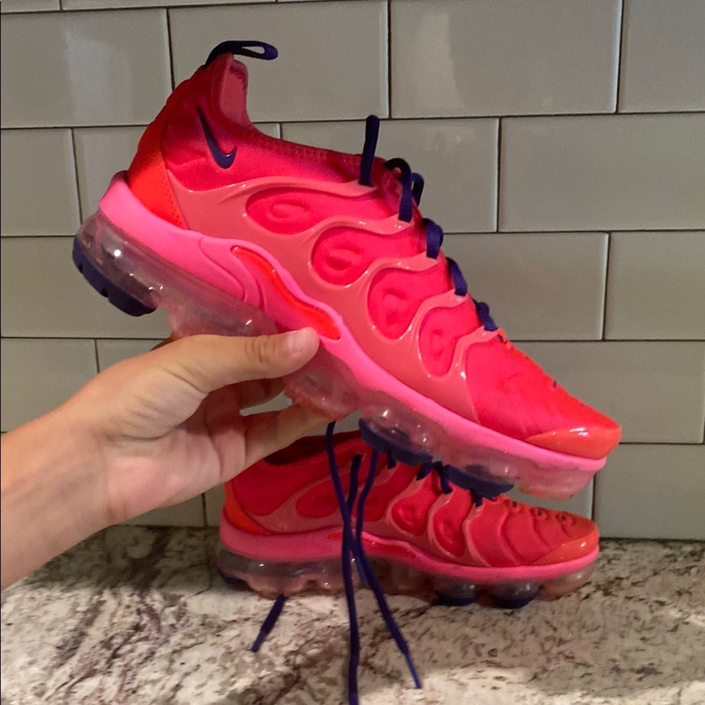 Nike Vibrant Pink and Navy Air VaporMax Plus FOR AN AMAZING PRICE!!! - Picture 1 of 5